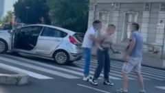 DEVOJKA U BEOGRADU KROZ SUZE VRIŠTI "OSTAVI GA NA MIRU..." Jezva scena kod Kalemegdana!