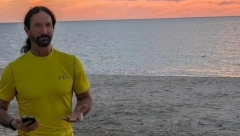 SVI SE ŠOKIRAJU KAD KAŽE KOLIKO IMA GODINA Misli da će doživeti 110 i tvrdi da ima duplo mlađe telo zbog ove jednostavne rutine