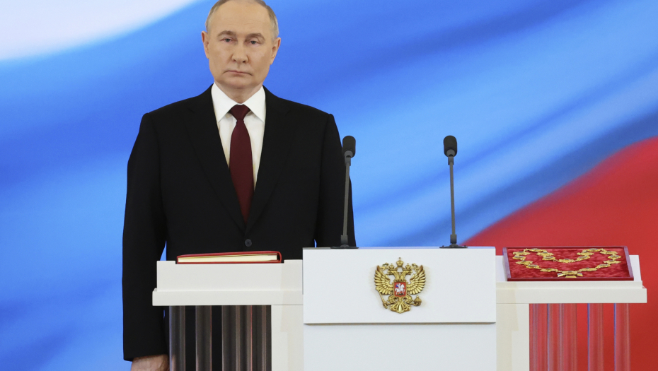 STRAŠAN UDAR "KRILATE PEŠADIJE" NA FRONTU Gusti dim se diže u nebo! Putin poslao upozorenje Zapadu (VIDEO)