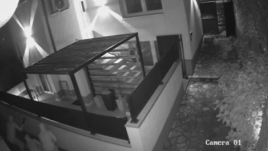 EVROPA BRUJI O SKANDALU U KOMŠILUKU Naoružani navijači upali u kuću vođe protivničke ekipe usred noći, pretukli ga i oteli 50 zastava (VIDEO)