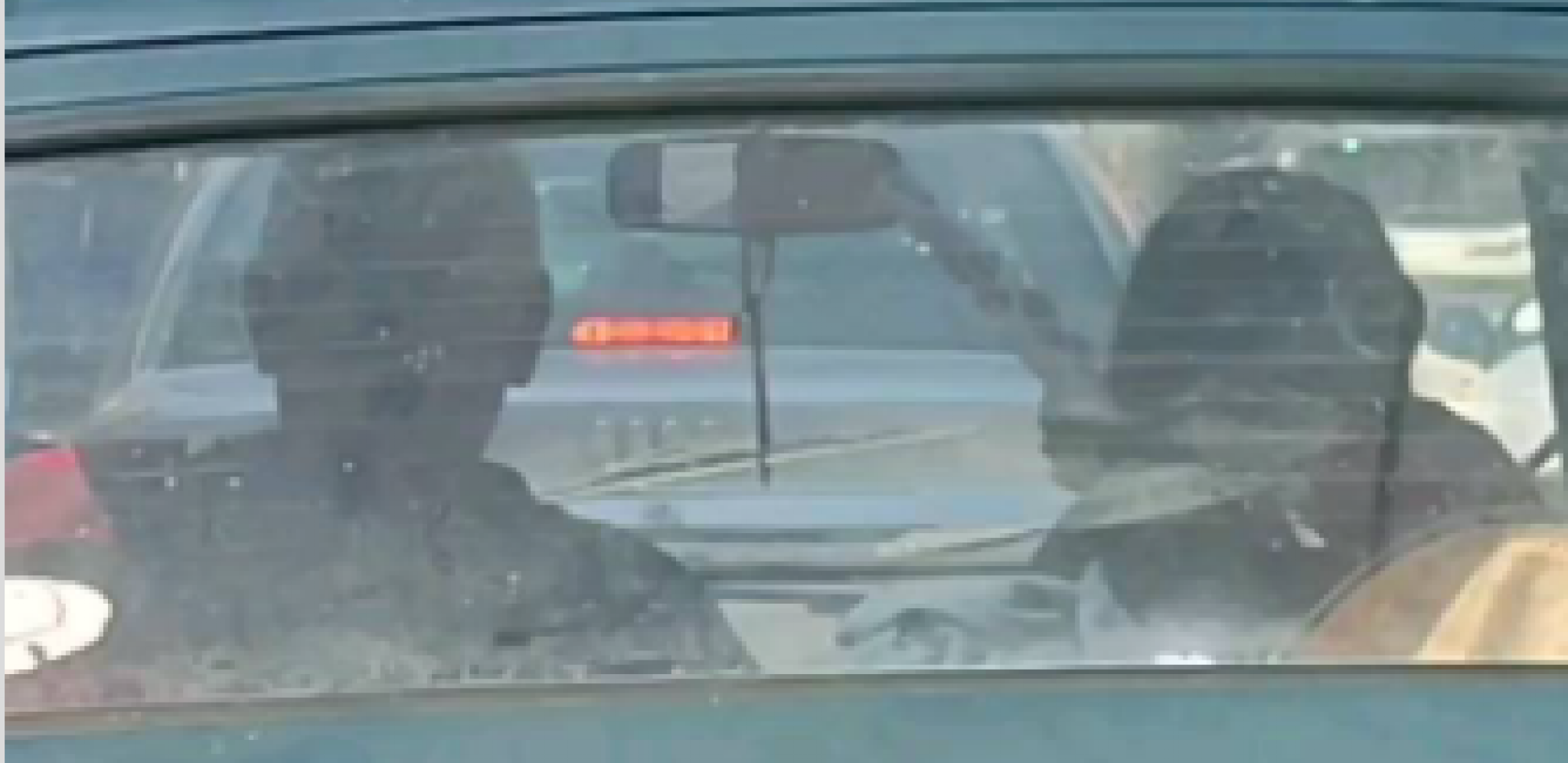 POČEO JE DA SE PREZNOJAVA, PA JE ŽENA PREUZELA STVAR U SVOJE RUKE! U vrelom ''kecu'' nema klime, video iz Jagodine ZAPALIO mreže! (VIDEO)