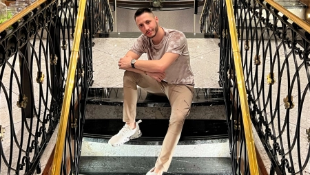 DOK SE KRČKA 6.000 PORCIJA SVI U KUJNI PEVAJU NA SRPSKOM!  Ranko Miletin godinama radi na kruzerima kao šef kuhinje i krstari svetom