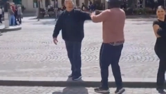 SRPSKI NARODNJACI GRUVAJU U CENTRU PARIZA: "Hajmo malo ćirilice!" (VIDEO)