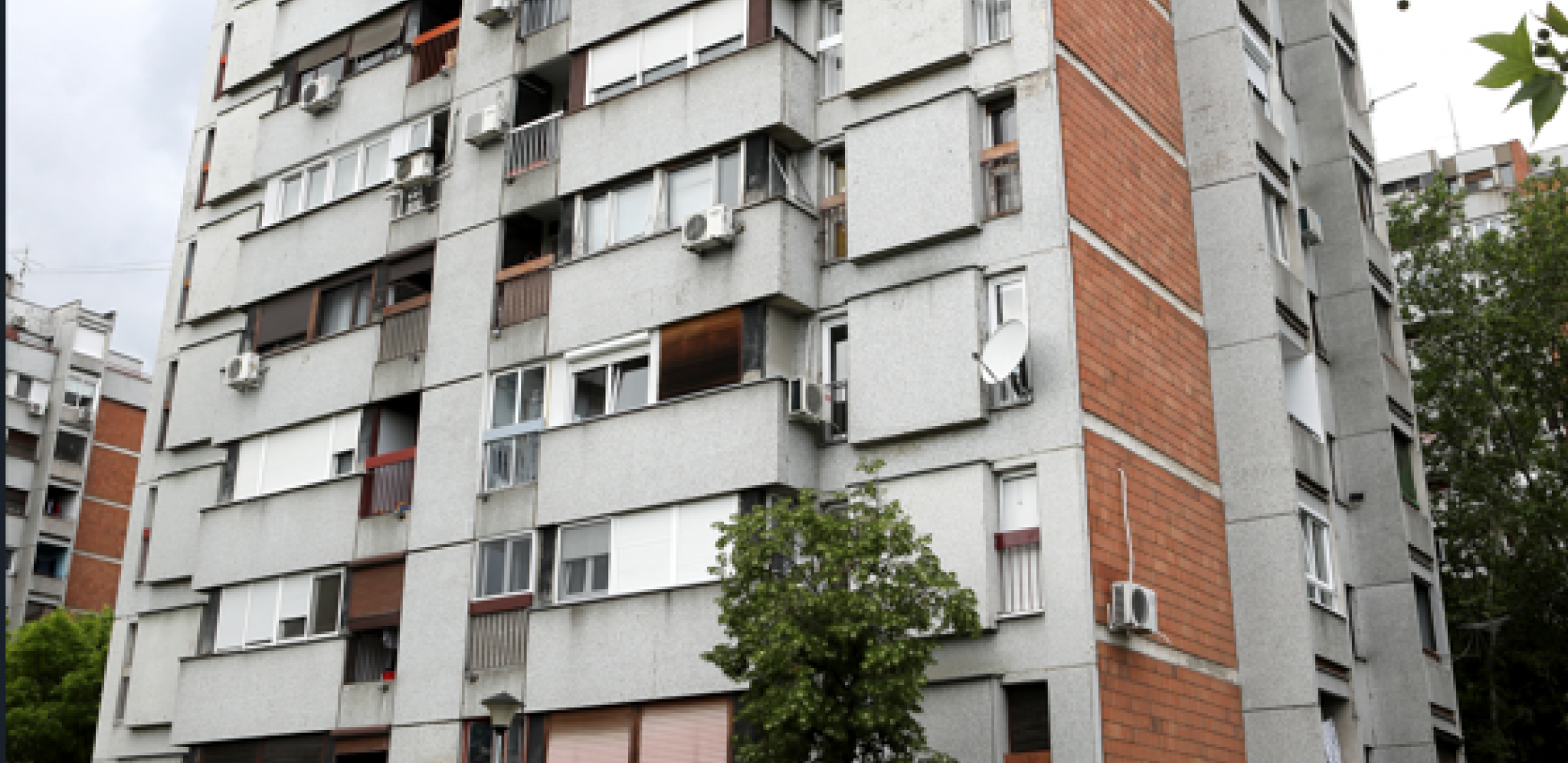 "OVDE SE ČESTO ŠETA U PAPUČAMA, ČESTO PUTA JEDEM U PEKARI ZA DŽABE..." Pogledajte šta komšije kažu o ovom bloku na Novom Beogradu (VIDEO)