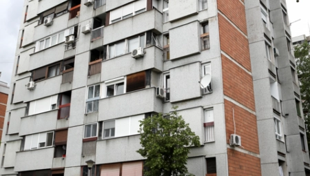 OPREZ BEOGRAĐANI, ČUVAJTE LJUBIMCE! U Bloku 64 pobacan OTROV - pas Boža se VEĆ OTROVAO!