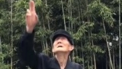 STARAC OD 98 GODINA TRENIRA KAO MLADIĆ Kada vidite koliko je jak ovaj deka, ostaćete u šoku! (VIDEO)