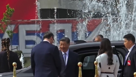 "PAMTIMO DA STE BILI UZ NAS KADA NAM JE BILO NAJTEŽE" Vučić objavio snimak svečanog dočeka Sija (VIDEO)