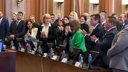 U MAJINOM KABINETU 12 SEKRETARA Izabrana nova pokrajinska vlada