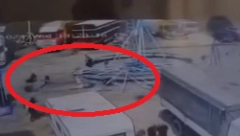 DECA SU ISPADALA IZ KORPI Snimljen jezivi incident na vašaru u Kuršumliji, povređeno 13 osoba (UZNEMIRUJUĆ SADRŽAJ)