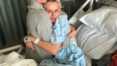 DIJAGNOZA UŽASNA, TKIVO JOJ POTPUNO ISTRULILO Manekenki zbog teškog OBOLJENJA amputirali OBE NOGE (FOTO)