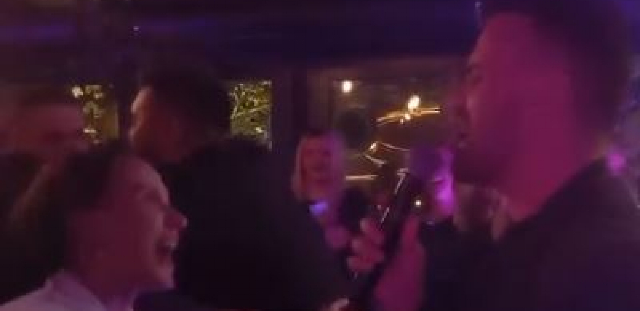 POBEDNIK ZVEZDA GRANDA PRVI PUT SA ŽENOM U JAVNOSTI Peva joj emotivne stihove, a ona skače od sreće: Ti si moja prva ljubav