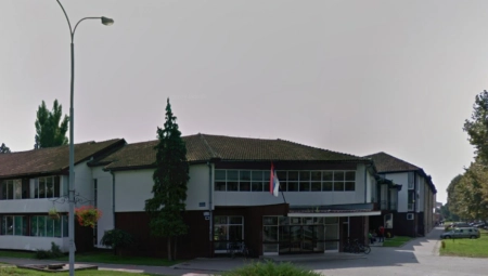 BIVŠI UČENIK ULETEO U UČIONICU I PROFESORU SLOMIO LOBANJU! Jezivi slučaj nasilja u Tehničkoj školi u Bačkoj Palanci šokirao Srbiju