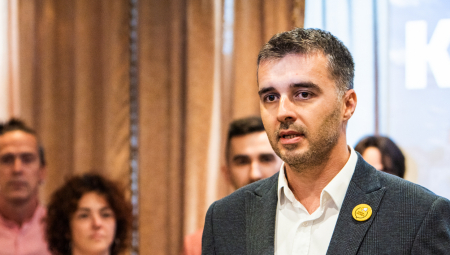 "TO ŠTO NE MOŽE DA SKUPI POTPISE, NIJE RAZLOG DA OBMANJUJE GRAĐANE" Gradska opština Čukarica najoštrije osudila istup Sava Manojlovića