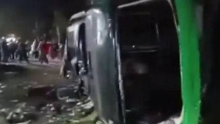 IMA MRTVIH Teška nesreća, prevrnuo se autobus (FOTO)