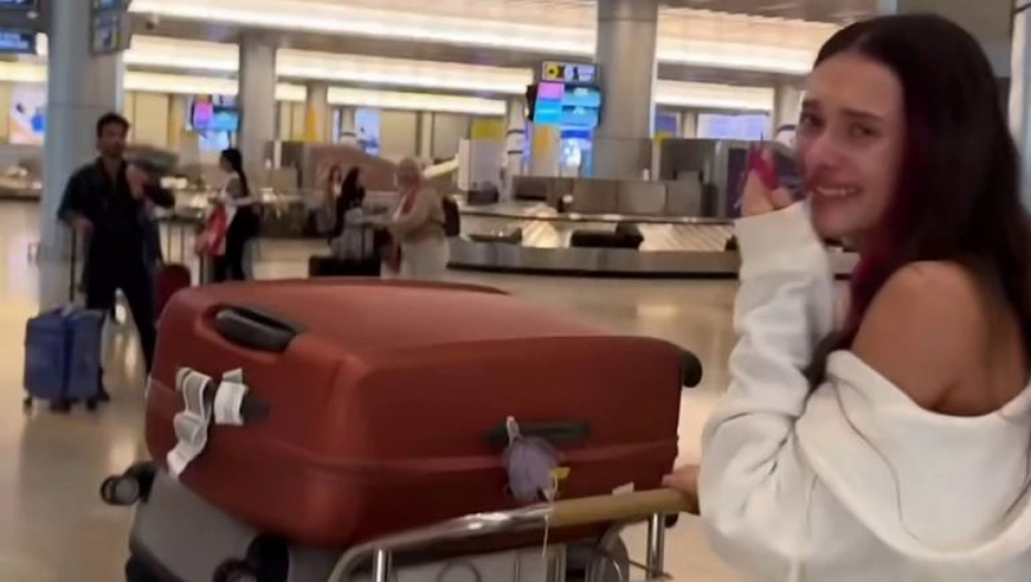 EDEN GOLAN DOŠLA U IZRAEL, PA BRIZNULA U PLAČ Zbog situacije na aerodromu ne može da zaustavi suze
