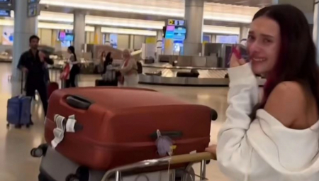 EDEN GOLAN DOŠLA U IZRAEL, PA BRIZNULA U PLAČ Zbog situacije na aerodromu ne može da zaustavi suze