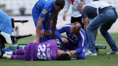 UZNEMIRUJUĆA SCENA NA STADIONU PARTIZANA Krvava lica i hitna pomoć - dva igrača se srušila na teren