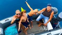 DALI SU OTKAZE, POKUPILI DECU I NAPUSTILI SVE Mladi par promenio život iz korena, bilo im je dosta prekovremenog rada na poslu, pa su PRESEKLI i uradili ovo (FOTO)
