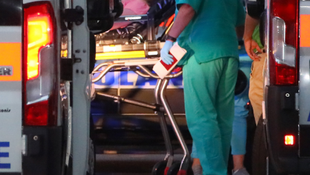 PRITVOR ZA VOZAČA KOJI JE OBORIO PEŠAKA   U Beogradu  tri osobe povređene su sudarima