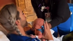 ON SE HVALI DA JE TATA, LJUDI U KOMENTARIMA OSULI PALJBU Žena rodila blizance ROĐENOM BRATU, korisnici mreža u ŠOKU (VIDEO)