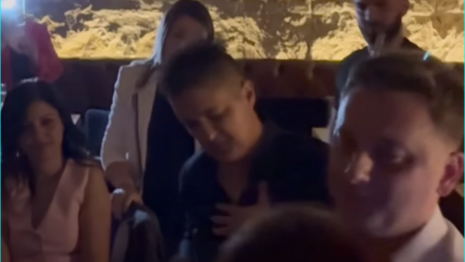 ZAVIRITE NA KRŠTENJE SINA MARIJE ŠERIFOVIĆ Pevačica slavila do jutra, ova pesma naterala joj je suze na oči!