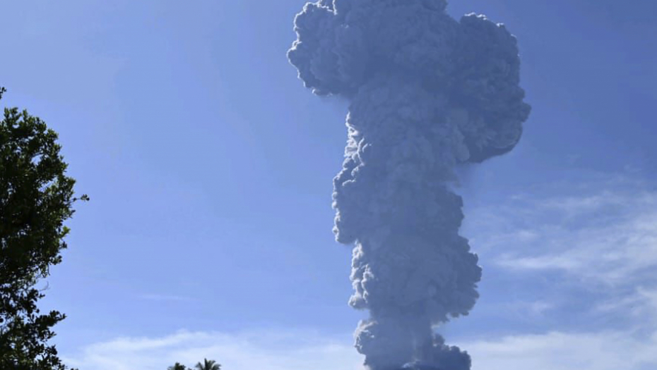 ERUPTIRAO VULKAN  Izbacio pepeo 5 kilometara visoko u vazduh