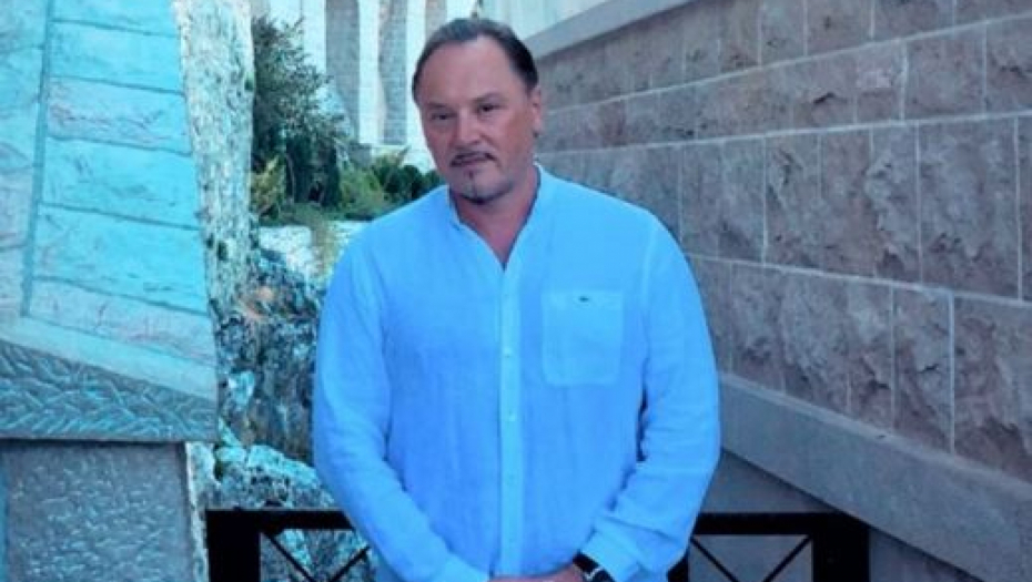 KNEZ TAGOVAO SVETOG VASILIJA NA INSTAGRAMU Pevač pozirao ispred Ostroga, pa napravio ove dve fatalne greške i postao predmet ismevanja