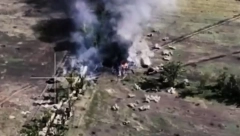 KASETNIM BOMBAMA POKLOPILI RUSKU KOLONU Jezivi snimci iz Ukrajine, uhvatili ih na čistini, sve je razoreno (VIDEO)