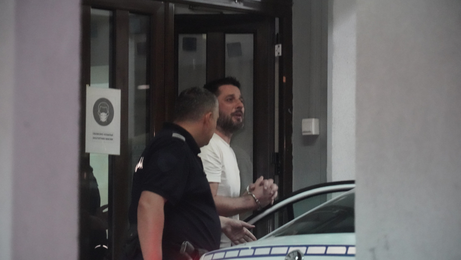 MARKO MILJKOVIĆ POKUŠAO DA UDARI POLICAJCA Pijan ih vređao i pretio, poznato šta će dalje biti sa njim!