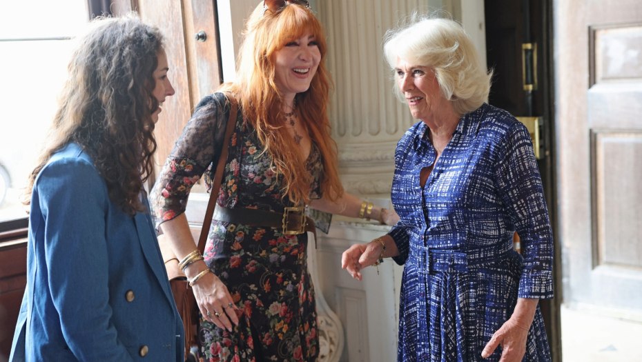 SRELE SE ROUZ I KAMILA Svet bruji o zaveri ljubavnica, svi pitaju gde je Kejt