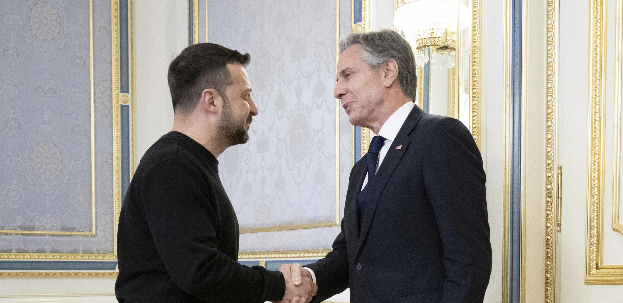 DEO AMERIČKOG PAKETA POMOĆI STIGAO U UKRAJINU Blinken sa Zelenskim u Kijevu, pala nova obećanja (FOTO)