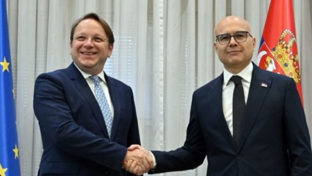 "OVO JE KLJUČNA GODINA" Premijer Vučević se sastao sa Oliverom Varheljijem (FOTO)