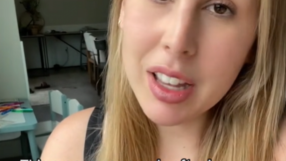 NEMA PARA - NEMA DRUŽENJA Ako hoćete da se igrate sa njenom decom, ova mama će vam naplatiti SVE - od grickalica do sapuna za ruke! (VIDEO)