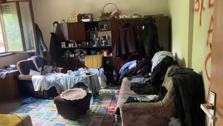 (UZNEMIRUJUĆE FOTOGRAFIJE) ALOONLINE U KUĆI GDE SE DOGODILO UBISTVO Jezivi detalji sa mesta zločina u Banjaluci: Po podu tragovi krvi, rasute stvari i ostaci hrane