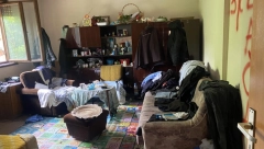 (UZNEMIRUJUĆE FOTOGRAFIJE) ALOONLINE U KUĆI GDE SE DOGODILO UBISTVO Jezivi detalji sa mesta zločina u Banjaluci: Po podu tragovi krvi, rasute stvari i ostaci hrane