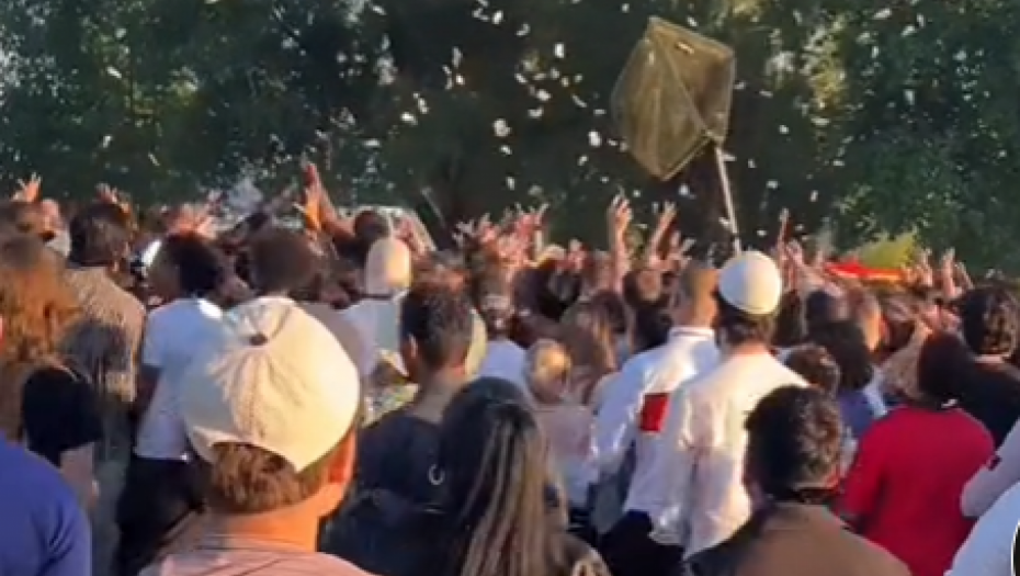 PARE PADALE S NEBA! Tiktoker bacio 24.000 evra iz drona, u gužvi povređeno dete