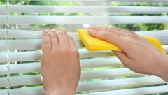 OČISTITE PRLJAVE VENECIJANERE OČAS POSLA Treba vam samo jedan sastojak koji već imate u kući