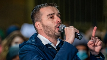 SVE CRNO NA BELO  Fantomska kandidatkinja Save Manojlovića pred izbore promenila prebivalište (FOTO)