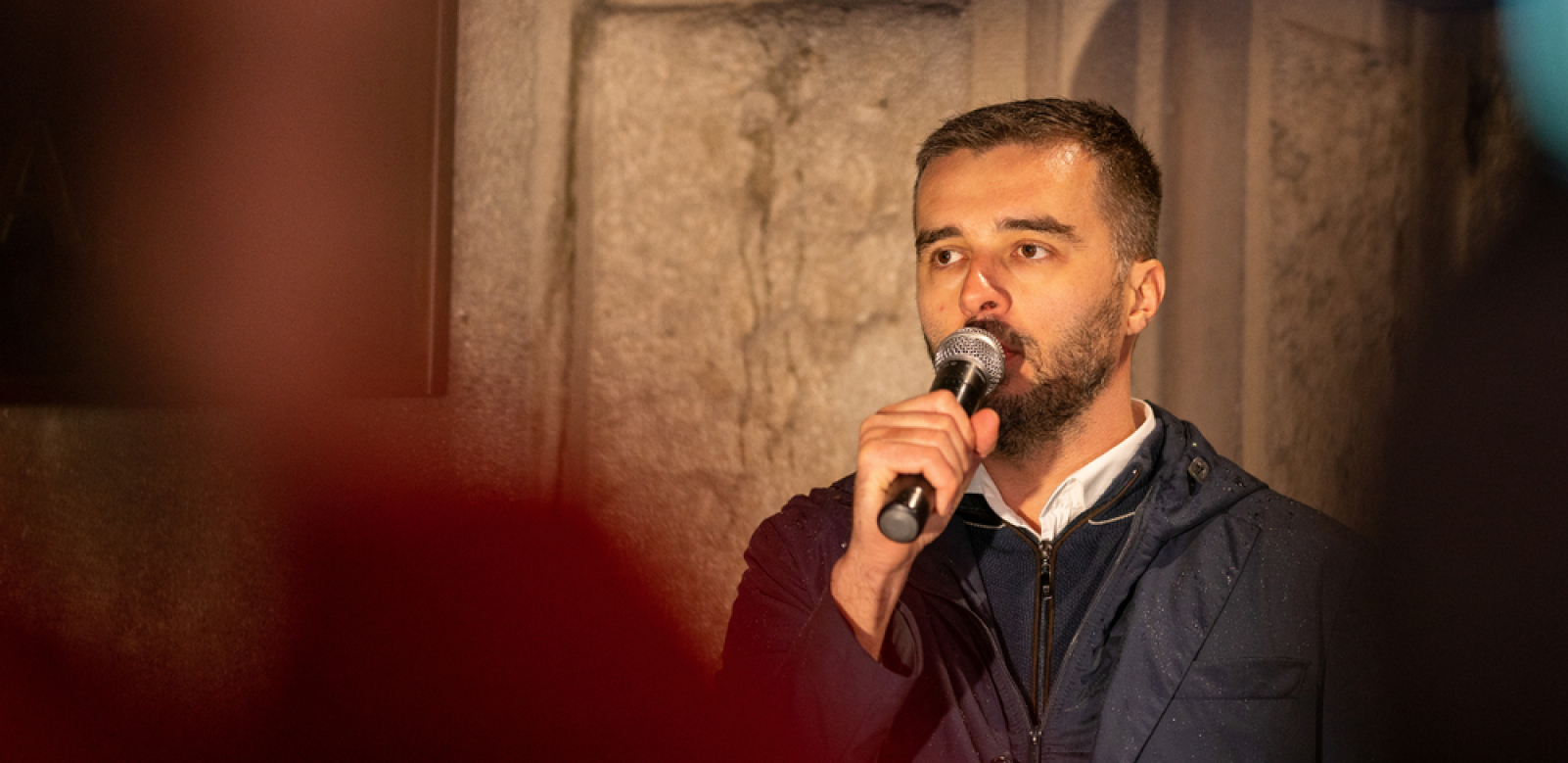 SVI SU ISTI! Manojlović potvrdio - glas za njega je glas za to da su Srbi genocidni (VIDEO)