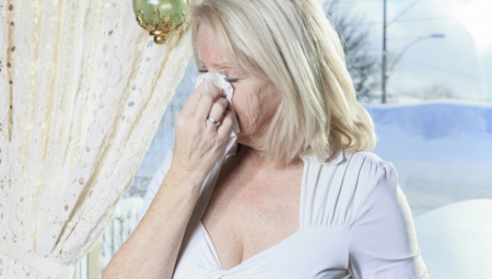 MAJKA UBILA SINA, PA JE STIGLA JEZIVA SUDBINA Dala mu ogromnu dozu morfijuma i gledala kako mu se ŽIVOT GASI