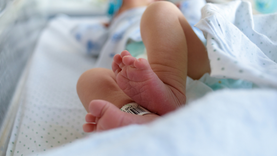 DEVOJČICU (2) RODITELJI OKUPALI VRELOM VODOM Njeno telo našla je baba