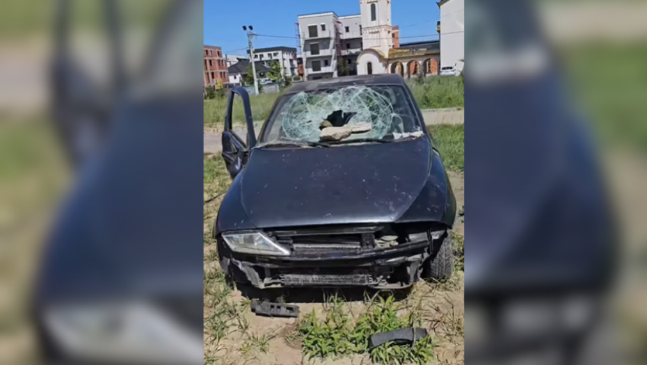"DESETAK MLADIĆA MI JE DEMOLIRALO AUTO" Neviđen vandalizam u Surčinu, dok su lupali automobil, sve snimali