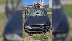 "DESETAK MLADIĆA MI JE DEMOLIRALO AUTO" Neviđen vandalizam u Surčinu, dok su lupali automobil, sve snimali