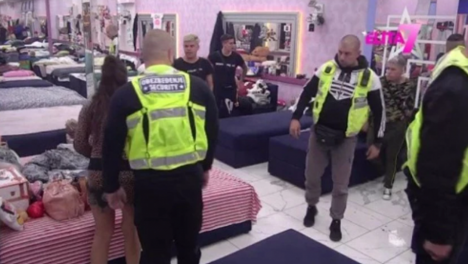 OBEZBEĐENJE MOMENTALNO ULETELO U ELITU! Aneli i Miljana nasrnule jedna na drugu, orilo se imanjem u Šimanovcima!