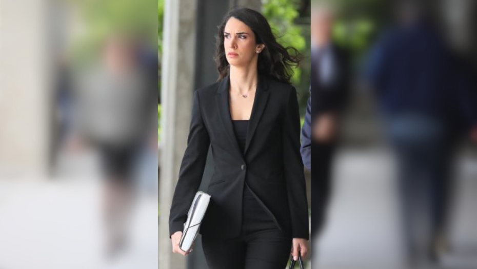 IRINA BOROVIĆ PRVI PUT U JAVNOSTI NAKON ŠTO JE SUPRUGA PRIJAVILA ZA NASILJE U PORODICI Stigla na suđenje u Palati pravde (FOTO)