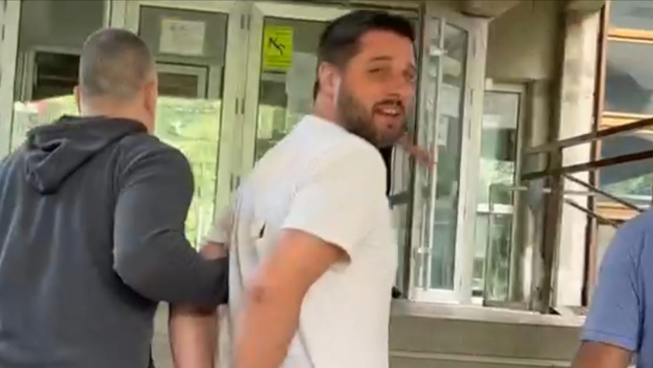 PRLJAV I ISCEPAN Evo kako Marko Miljković izgleda nakon 40 sati u samici, ne može da sakrije bes