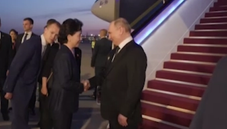 PUTIN STIGAO U KINU Planirani su pregovori sa predsednikom Si Đinpingom (VIDEO)