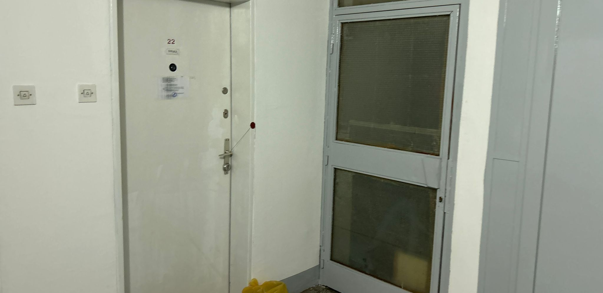 DOŠLA DA ČUVA MAMIN STAN OD NASILNOG PODSTANARA, PA JE UBIO MUŽ Ovo je stan na Novom Beogradu u kojem je monstrum presudio ženi, pa sebi