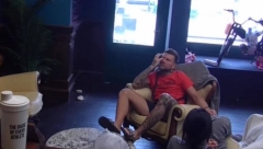 STANISLAV SE KUNE U ĆERKU TOKOM PRIČA O VRELOJ AKCIJI Krofak razbesneo javnost nakon pomena maloletnog deteta: "Kakav skot"