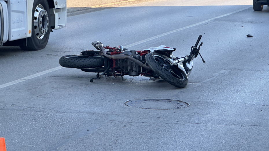 STRAVIČNO! TINEJDŽER (17) PAO SA MOTORA Jeziva nesreća kod Aleksinca